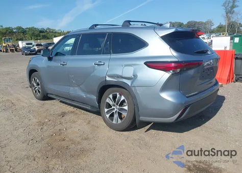 2021 Toyota Highlander Xle z USA, uszkodzony, nr VIN 5TDGZRBH2MS072445
